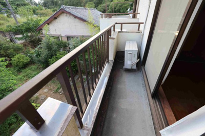 【バルコニー】 | 毛呂山町西戸　中古住宅 | 東側バルコニー