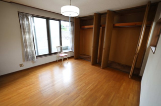 【洋室】 | 毛呂山町西戸　中古住宅 | 2階西側洋室8帖1