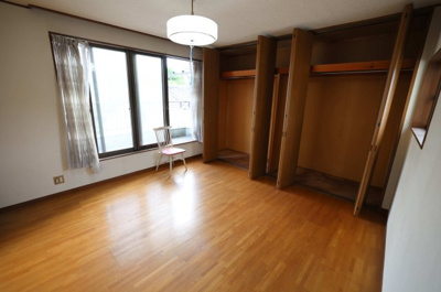 【洋室】 | 毛呂山町西戸　中古住宅 | 2階西側洋室8帖1