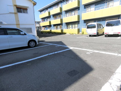 【駐車場】 | ローレルスクエア