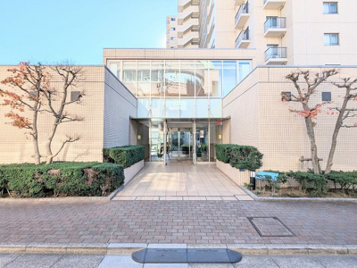 【エントランス】 | エンゼルパークソレイユ住吉 | エントランスは交通量の少ない北側面です。