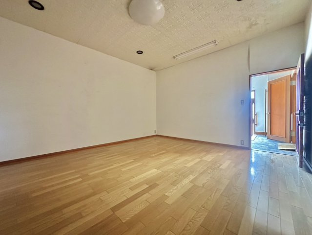 桜川市真壁町中古店舗付き住宅の洋室