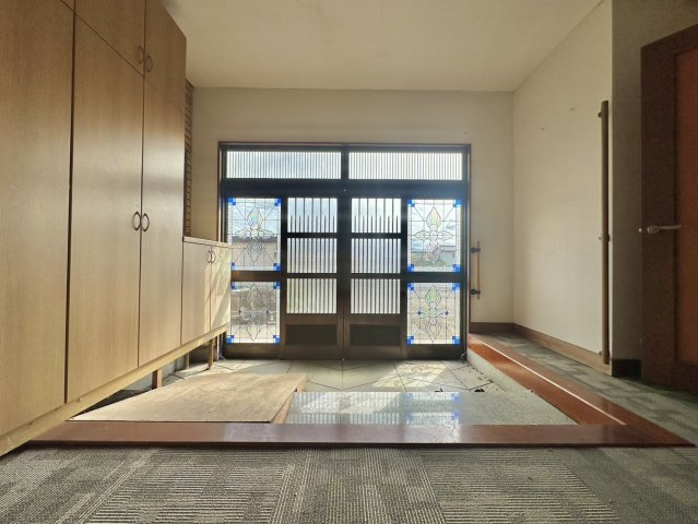 桜川市真壁町中古店舗付き住宅の玄関