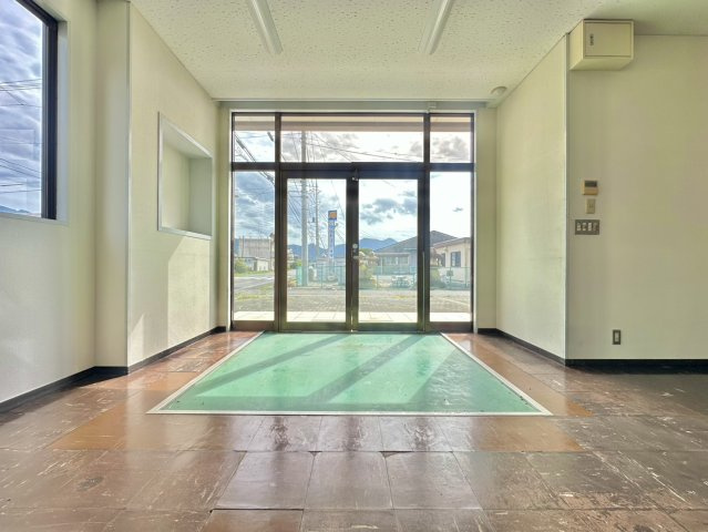 桜川市真壁町中古店舗付き住宅の玄関