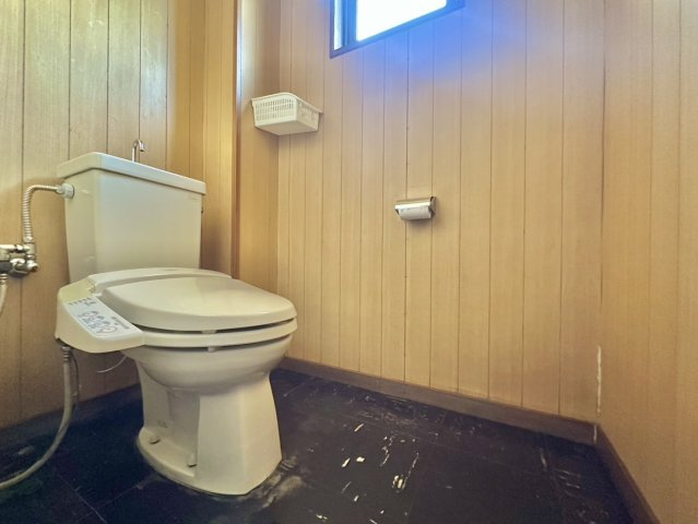 桜川市真壁町中古店舗付き住宅のトイレ