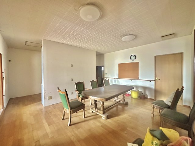 桜川市真壁町中古店舗付き住宅の居間・リビング