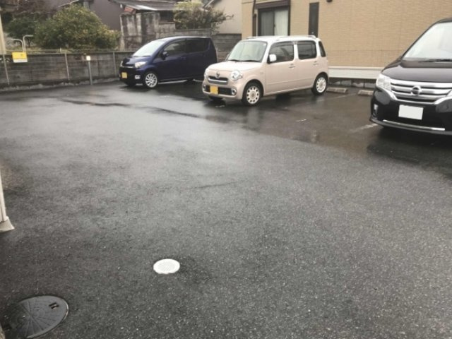 グランシャリオⅠの駐車場