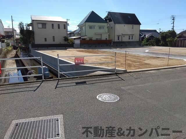 松山市今在家３丁目の売地の前面道路含む現地写真|前面道路含む現地写真です
