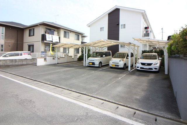 WAKABA21の駐車場|駐車スペースもあります☆