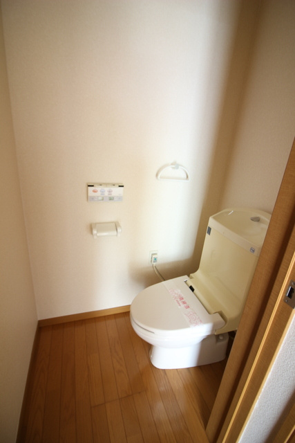 WAKABA21のトイレ|嬉しい温水洗浄便座付き♪