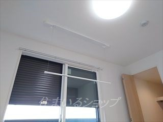 広島市安佐北区三入１丁目のアパートの設備|室内物干し・シャッター雨戸・ダウンライト・照明あり