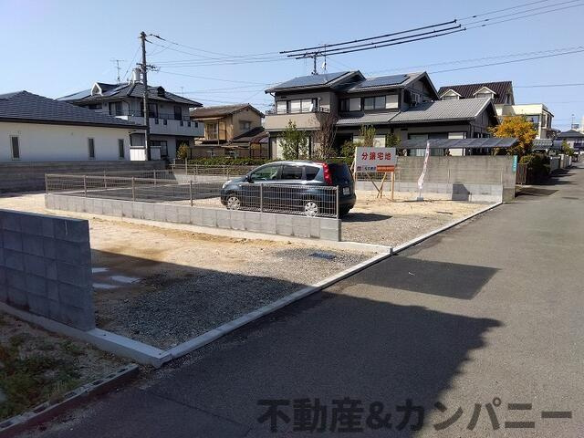 松山市余戸東２丁目の売地の前面道路含む現地写真|前面道路含む現地写真です