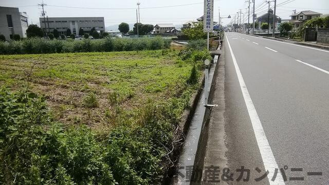 東温市田窪の売地の前面道路含む現地写真|前面道路含む現地写真です