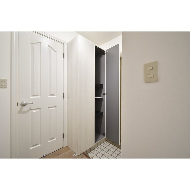 アベニール国分A・B棟の玄関|シューズボックス付きの玄関です☆