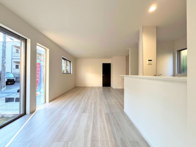 戸塚区下倉田町　新築戸建ての居間・リビング|◆リビングは一日中太陽の光が射し込みます。家族が集まる空間は、自然と笑顔が溢れます！
