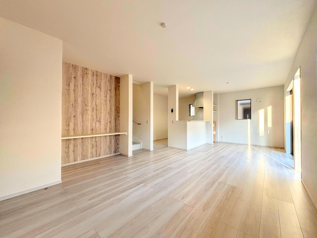 戸塚区下倉田町　新築戸建ての居間・リビング|◆一家だんらんのスペースとなるＬＤＫ。窓から明るい光が差し込み、思わず家族の会話も弾む快適な空間。
