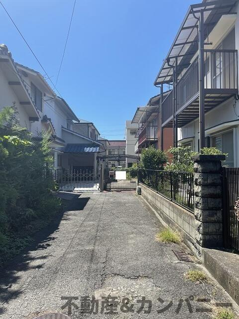 松山市安城寺町の売地の前面道路含む現地写真|前面道路含む現地写真です