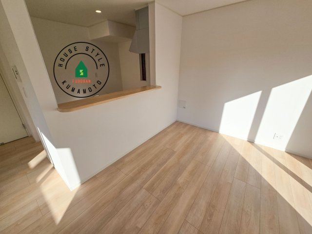 熊本市北区池田3丁目第2-2棟（1号棟）の内観：施工例|ダイニングとリビングのメリハリが付けやすい空間設計になっています。