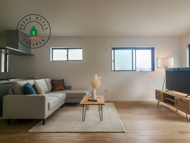 糟屋郡篠栗町和田2丁目第2-2棟（1号棟）　の居間・リビング|キッチンからリビングをしっかり確認できます。家族の笑顔があふれる空間になりそうですね。※家具はCGを合成したものです。