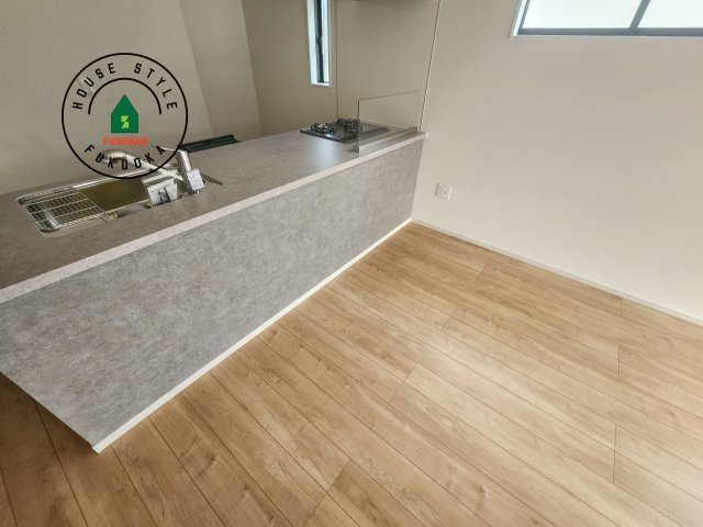 糟屋郡篠栗町和田2丁目第2-2棟（1号棟）　のダイニング|キッチンから立ち込める香りが今日の料理を期待させます。