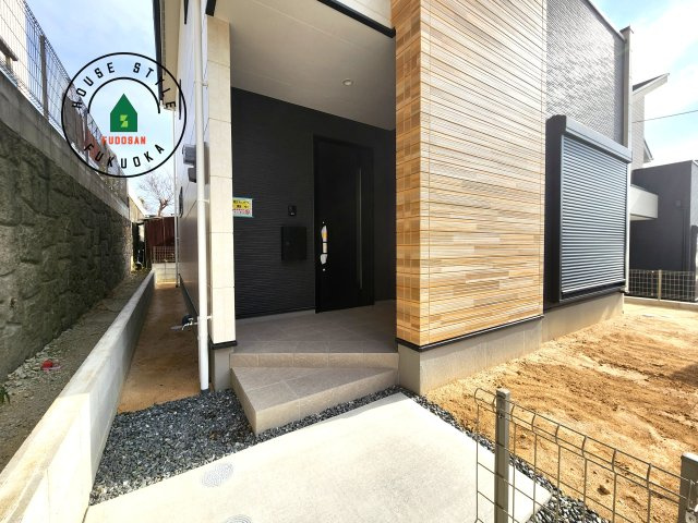 糟屋郡篠栗町和田2丁目第2-2棟（1号棟）　の玄関|おでかけの時も帰った時も、「我が家」を最初に感じでもらえる素敵な空間に。