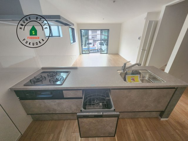 糟屋郡篠栗町和田2丁目第2-2棟（1号棟）　のキッチン|ご家族を近くに感じられる対面キッチンのLDK。会話もはずみそうですね。