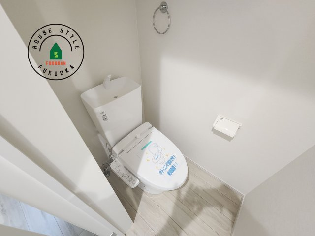 糟屋郡篠栗町和田2丁目第2-2棟（2号棟）　のトイレ|温水洗浄便座を完備しております。2ヶ所にトイレがあるのは朝の慌ただしい時間も安心です。