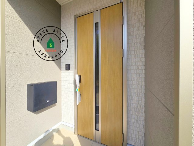 熊本市南区富合町大町第4-3棟（1号棟）の玄関|おでかけの時も帰った時も、「我が家」を最初に感じでもらえる素敵な空間に。