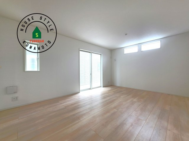 熊本市南区富合町大町第4-3棟（2号棟）の洋室|キッチンからリビングをしっかり確認できます。家族の笑顔があふれる空間になりそうですね。※家具はCGを合成したものです。