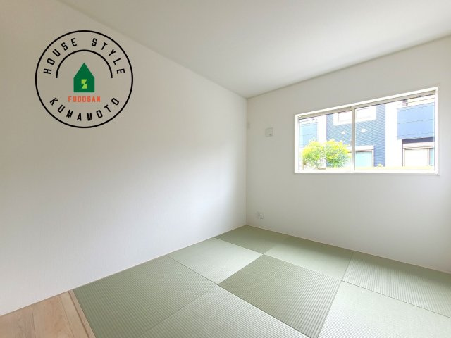 熊本市南区富合町大町第4-3棟（2号棟）の内観：施工例|和室を上手に活用すると暮らし方の幅が広がります。例えば普段は開け放して、子供の小さいうちはお昼寝や遊びのスペースに。畳はソフトなので転んでもケガをしにくく安心です