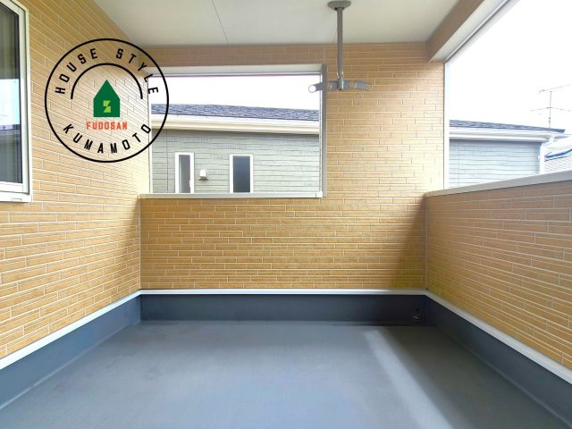 熊本市南区富合町大町第4-3棟（3号棟）の外観：施工例|バルコニーに自分のこだわりをもたせる。120％自由自在のバルコニー。もちろんお洗濯物を干す、ゴミを一時保管するなどもおまかせください。バルコニーを多目的スペースとして考えてみましょう。