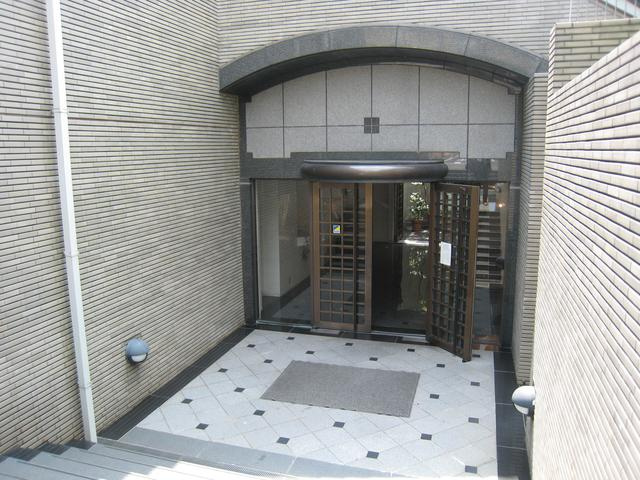 西原パーク・マンションのエントランス