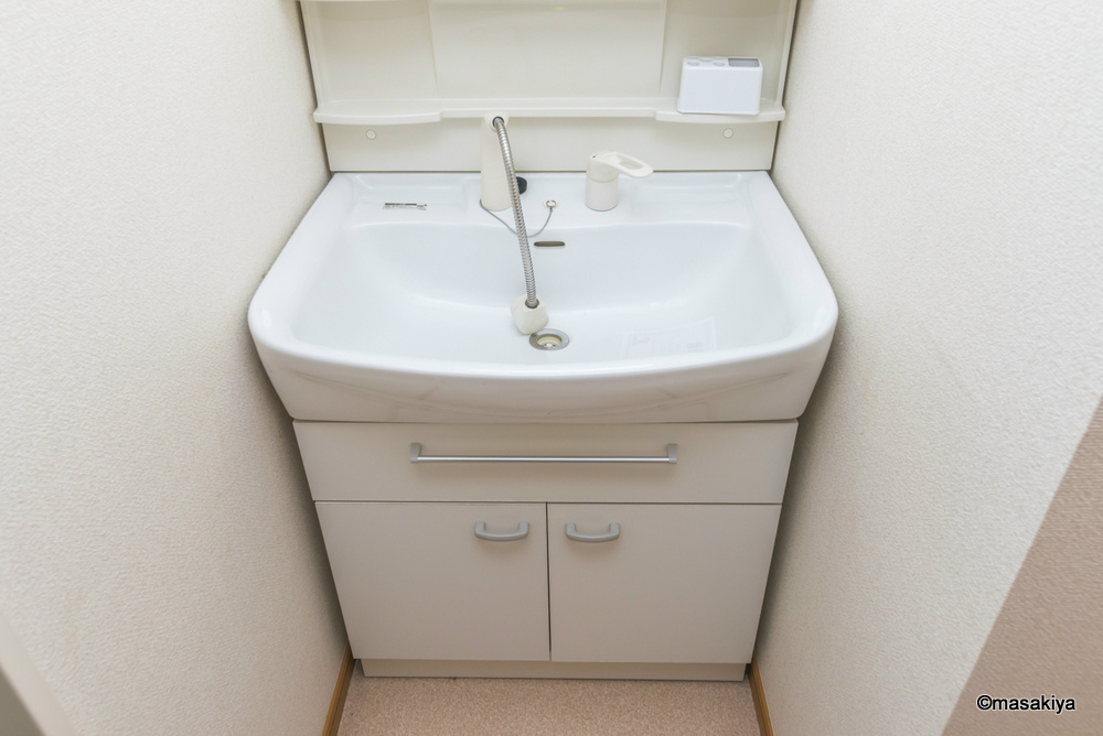 パインヒルズの洗面所|洗面・脱衣　シャンプードレッサー付き。