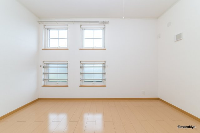 パインヒルズの洋室|リビング