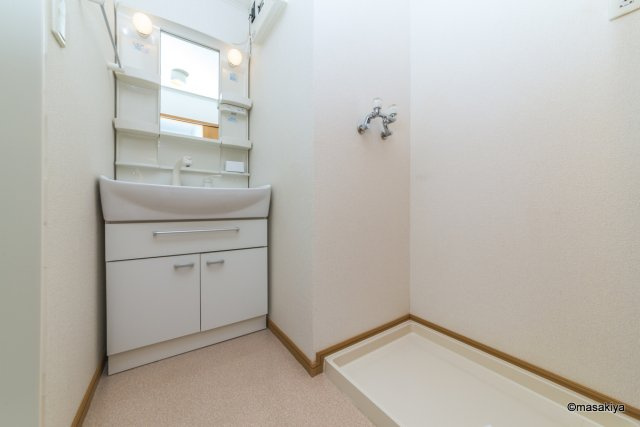 パインヒルズの洗面所|洗面・脱衣　シャンプードレッサー付き。