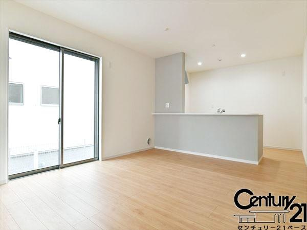 リーブルガーデン南十三 ２号棟 ／新築一戸建の内観：施工例|■ペアガラス使用で結露の心配もありません！■