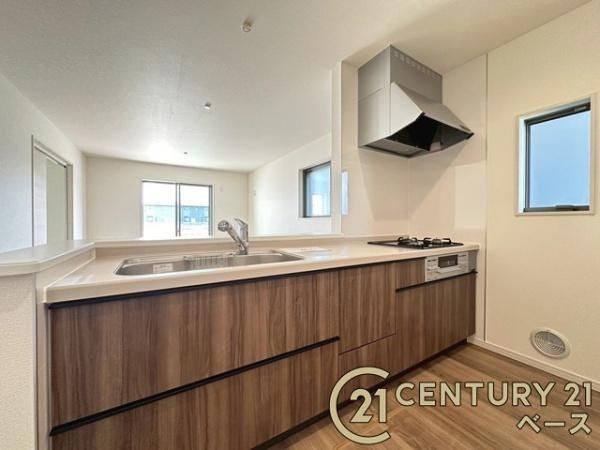 リーブルガーデン南十三 ２号棟 ／新築一戸建の内観：施工例|■収納力と使いやすさを追求したシステムキッチンです！■