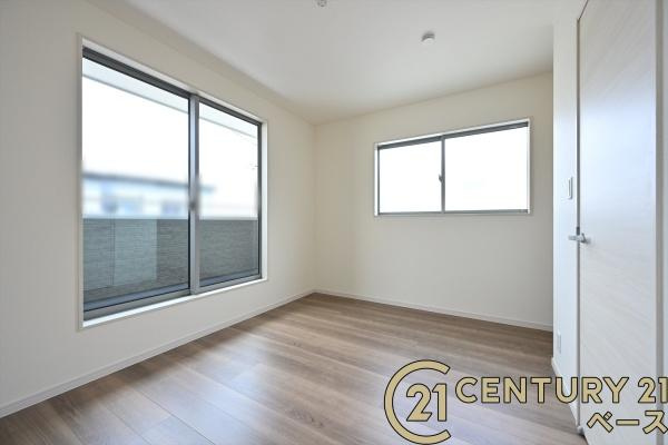 リーブルガーデン南十三 ４号棟 ／新築一戸建の内観：施工例|■玄関には大容量シューズボックスを完備！■