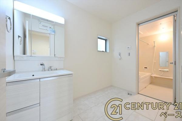 リーブルガーデン南十三 ４号棟 ／新築一戸建の内観：施工例|■ＴＶモニター付きインターホンで防犯対策もバッチリ！来客も一目でわかり安心です！■