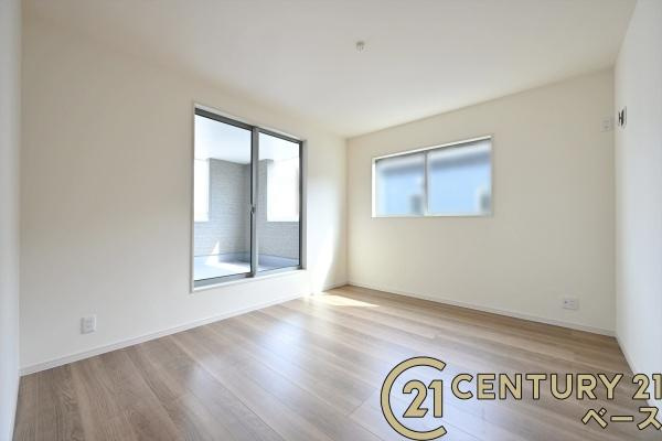 リーブルガーデン南十三 ４号棟 ／新築一戸建の内観：施工例|■三面鏡タイプのミラーキャビネット！収納スペースも豊富です！■