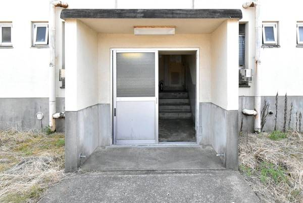 ビレッジハウス富山北4号棟のエントランス|毎日通るエントランスはこのようになっています