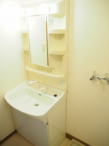 プルミエールの洗面所|脱衣スペースもあります