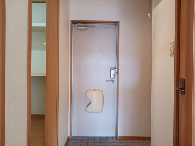 アロマ・フォーレⅢの玄関|明るい玄関です