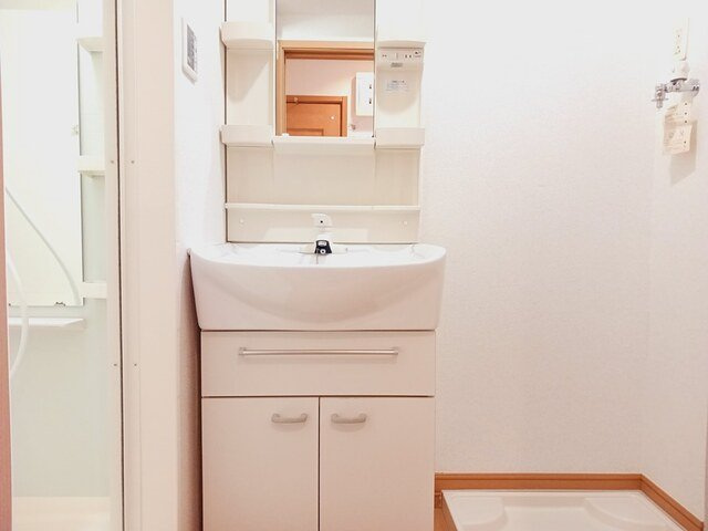 アロマ・フォーレⅢの洗面所|脱衣スペースもあります