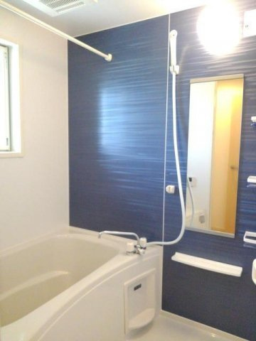 ドムス・ウィスタリアⅠの浴室|落ち着いた空間のお風呂です