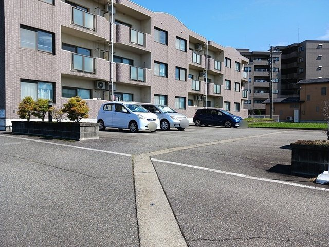 ユーミー堀川の駐車場|駐車場完備です