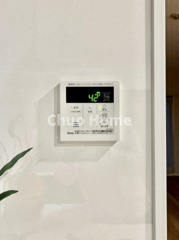 清新南ハイツ12号棟の発電・温水設備|【給湯リモコン】外での一日を忘れさせてくれるオートバス機能でお好みの湯量・温度に調整された浴槽。