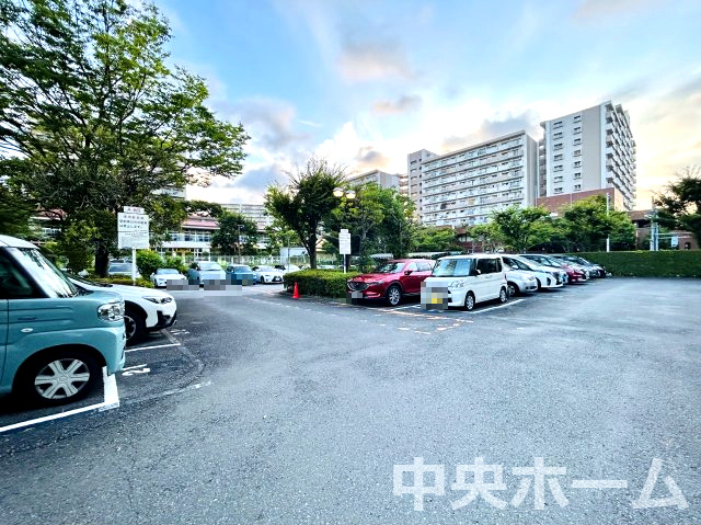 清新南ハイツ12号棟の駐車場|【敷地内駐車場】最新の空き状況や費用などの詳細は担当スタッフまでお問い合わせください。