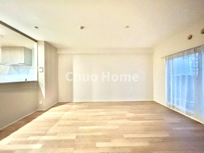 【居間・リビング】 | 清新南ハイツ12号棟 | 【居間・リビング】「ＬＤＫは家族団らんをデザイン」広いＬＤＫでは家族が集まり一緒の時間を過ごせる工夫がされております。何気ない一日の当たり前のひとコマがいつか一生の宝物になります