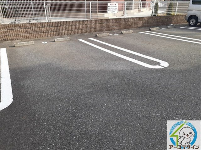 ブロード　ガーデンⅡの駐車場